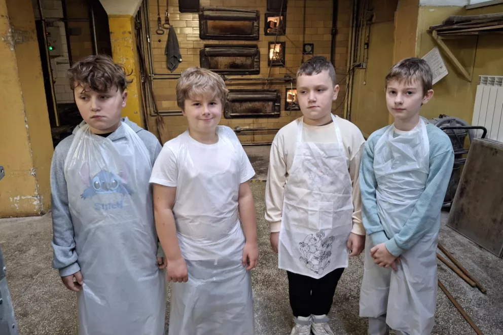 "Mało nas, mało nas do pieczenia chleba...."